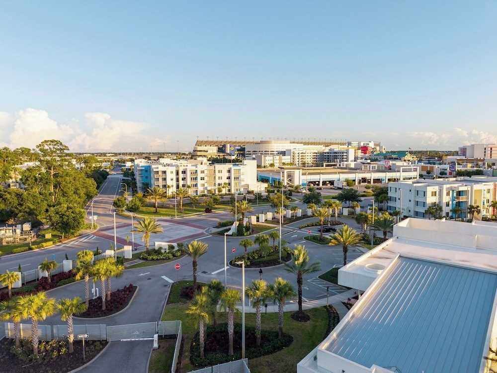 Daytona 3BR Getaway Pool, Gym, Pet Friendly