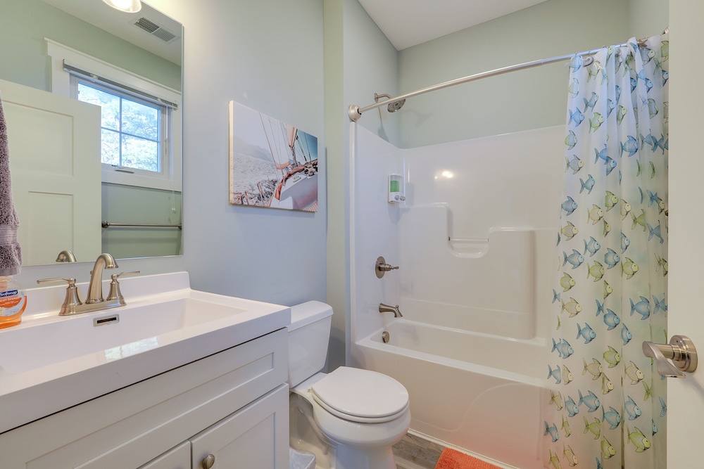 Walk to Beach: Traverse City Condo on Front Street