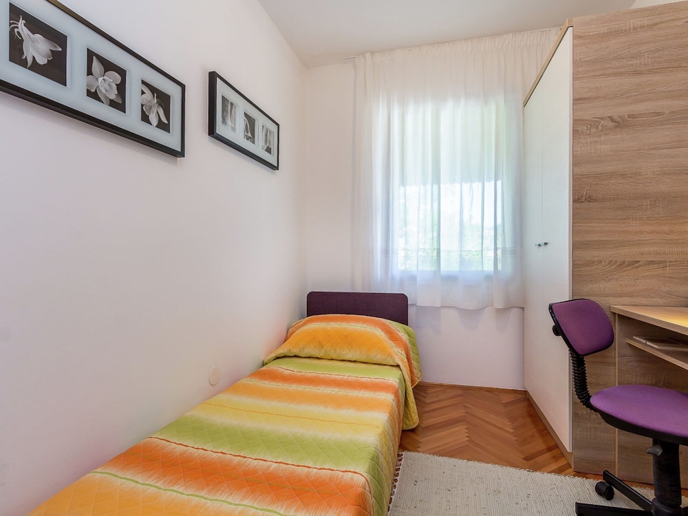 Apartment in Pula Near the Sea and Town Center view 3