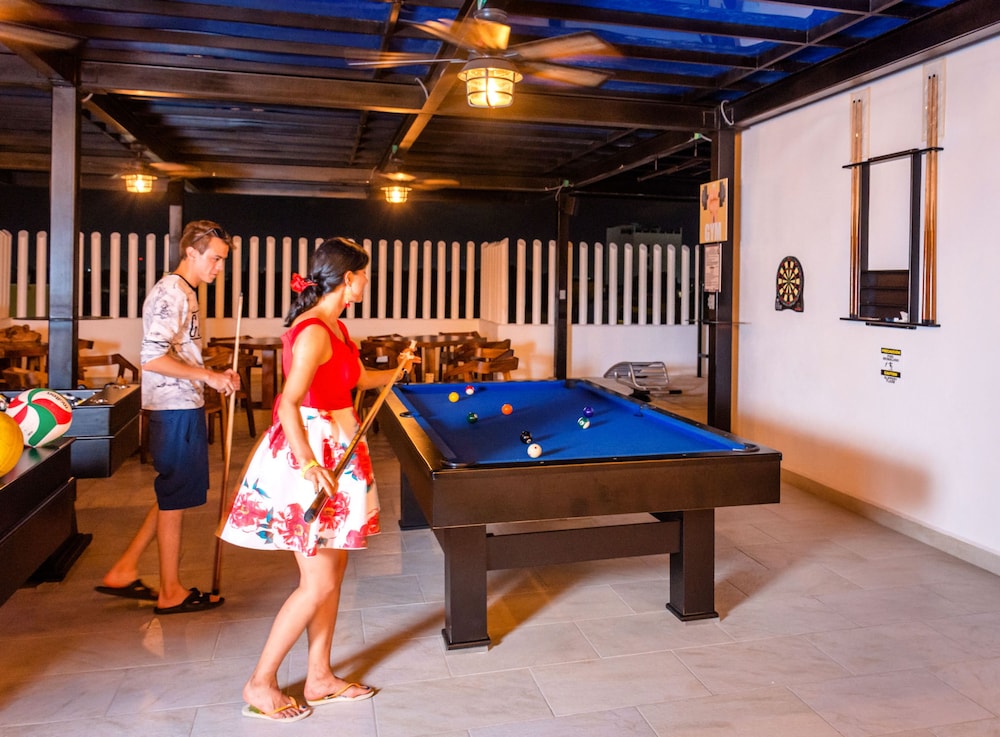 Nomads Party Hotel & Hostel