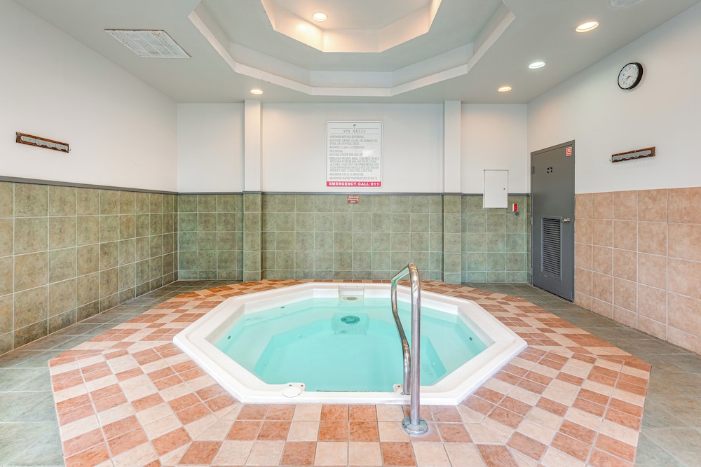 9 Mi to Disney! Regal Palms Resort Condo w/ Pools