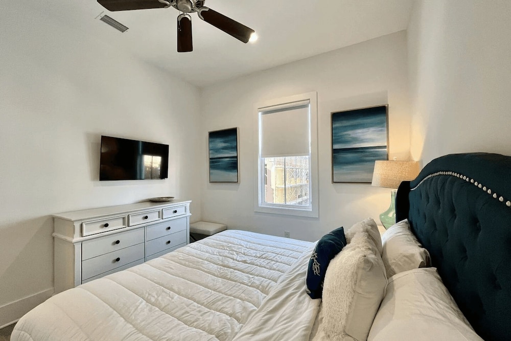 Casa d Azure by Avantstay Sleeps 18 Private Pool Golf Cart Included