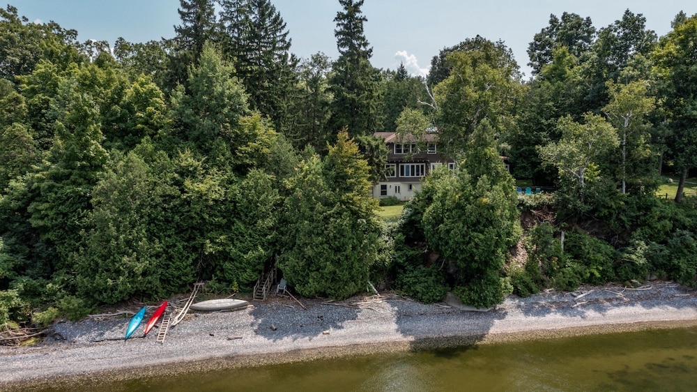 Camp Roosevelt 5 Bedroom Cottage by RedAwning