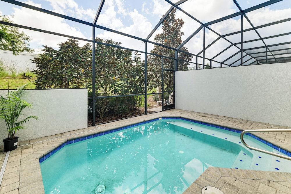 Disney Area Hub: Heated Pool & Resort-style Perks