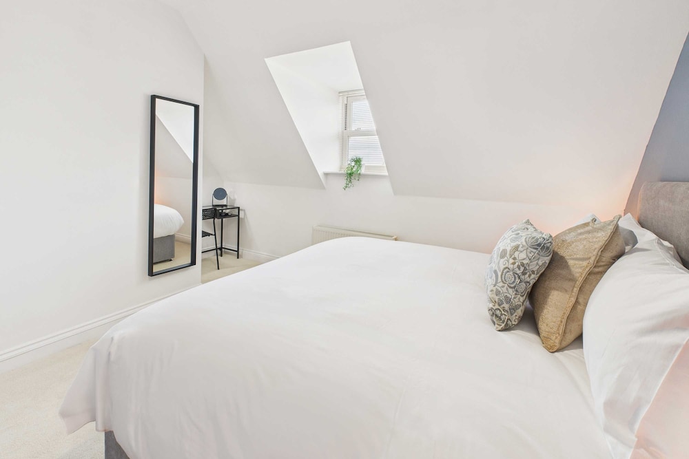 Host Stay Clearwell Gardens