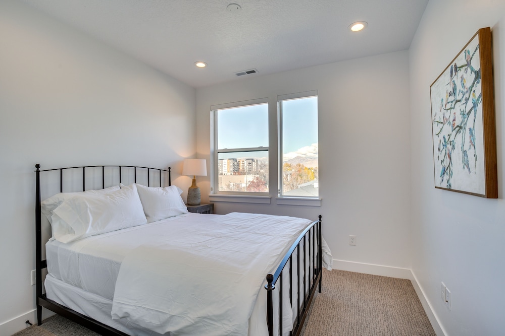 Modern Downtown Provo Townhome w/ Balcony! view 2