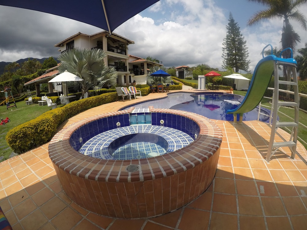 Mansion del Lago Calima - Property Image 32