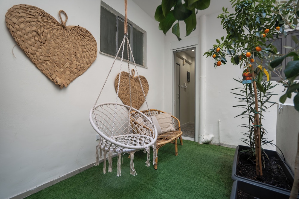 Luxury Comfort in Pagrati - 5 min to Varnava Square