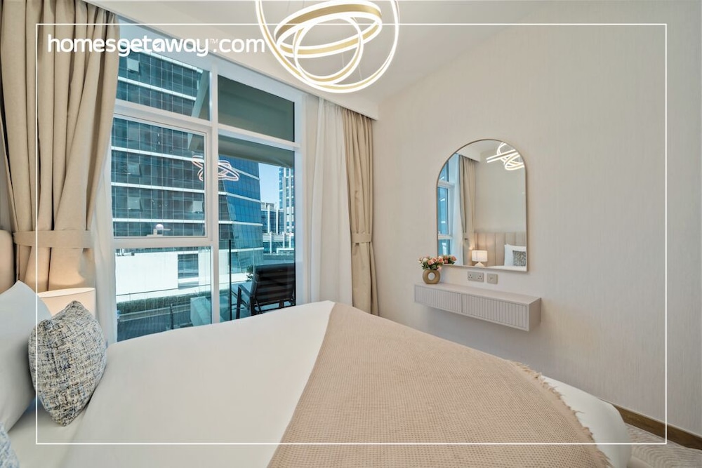 Modern 2BR – Canal-Side Elegance