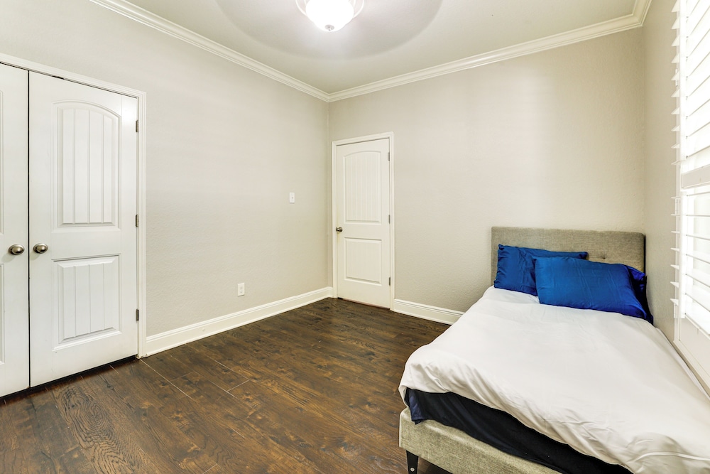 Group Getaway w/ Pool Access in San Antonio!