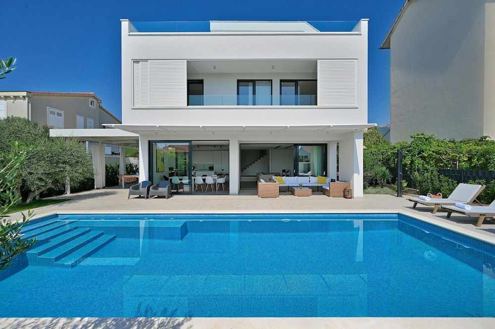5-bedroom Villa Near Split With Pool