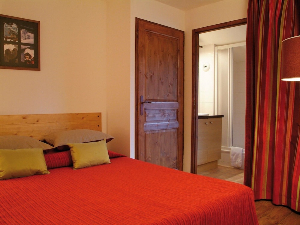 Studio in Brides les Bains 600m From Skilift view 3