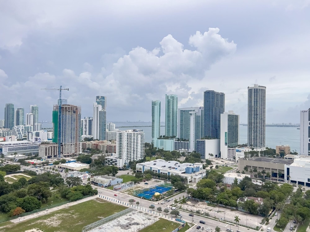Miami Modern - Lux Amenities Pool Parking