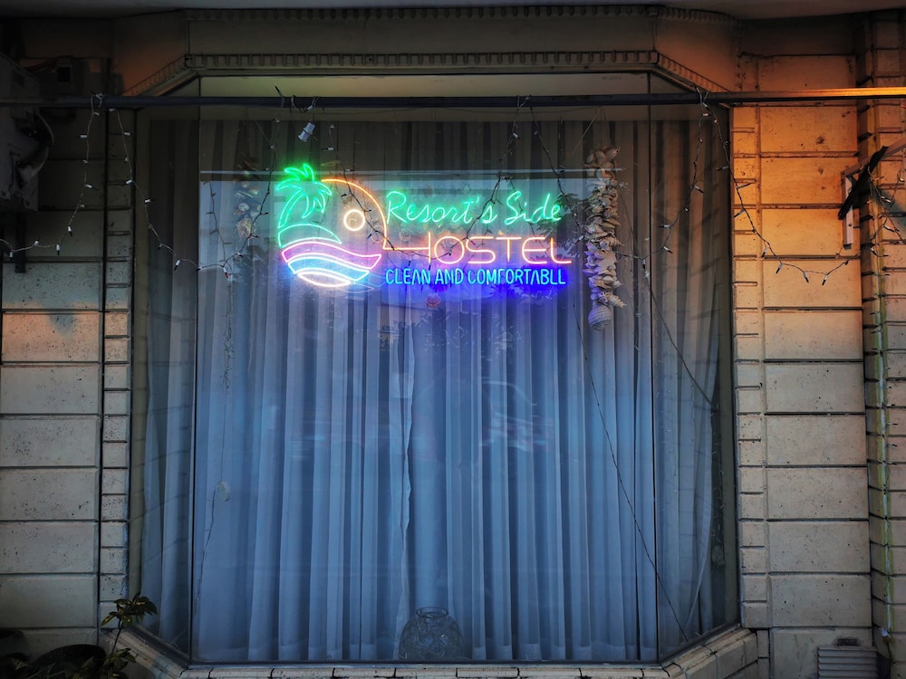 Resort’s Side Hostel near Shangrila