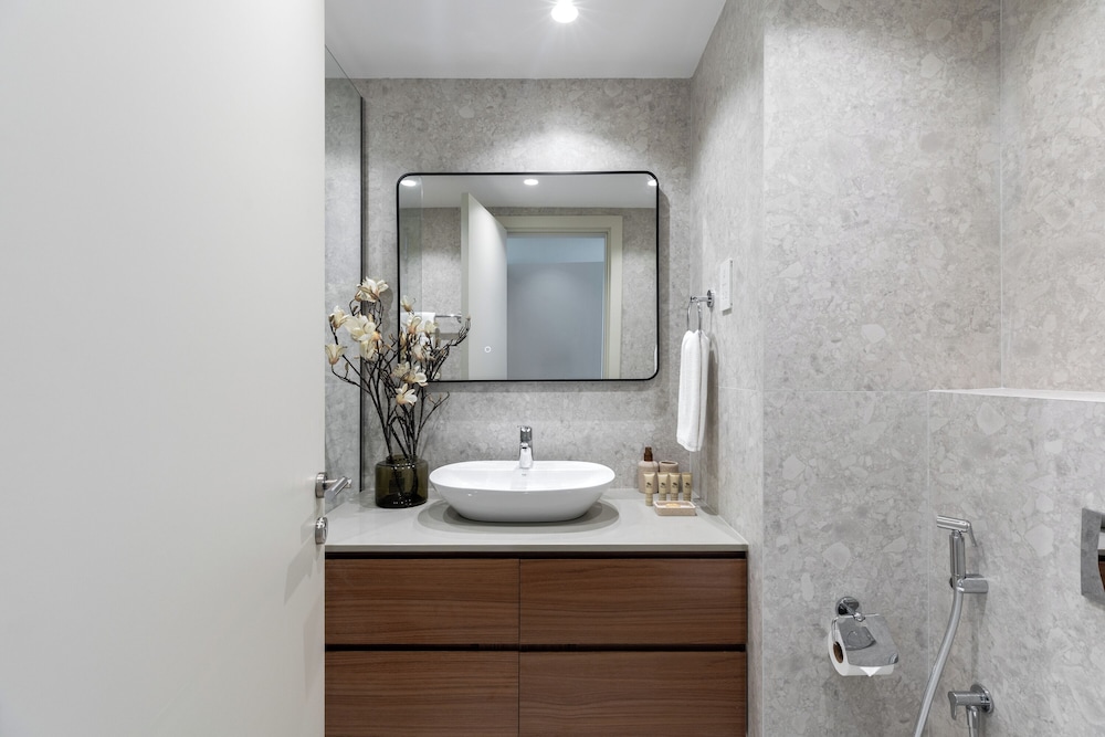 Maison Privee - Chic Downtown Living w/ Dubai Cityscape Views