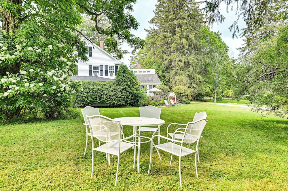 1 Mi to Vineyard: Serene Berkshires Country Escape