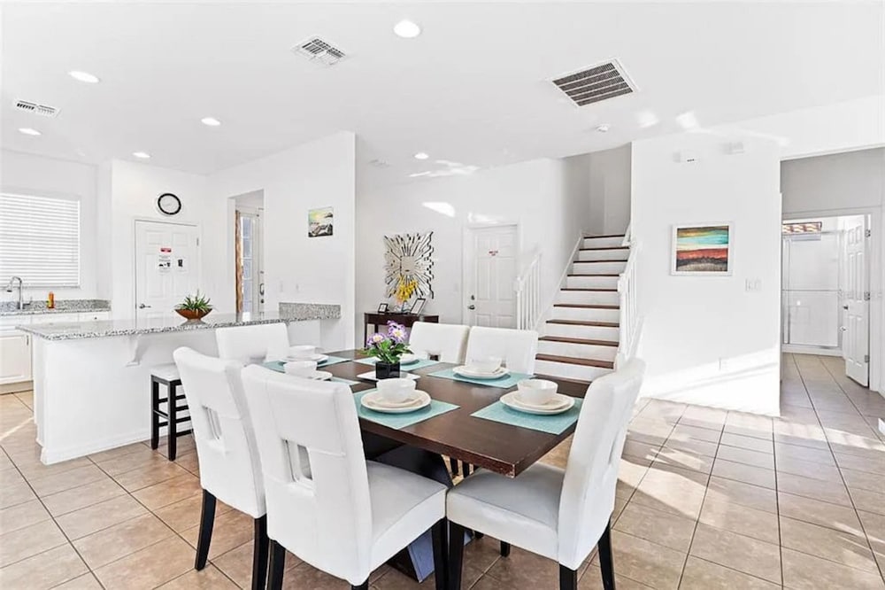 Grand Executive Deluxe 4BR Pool Home Near Disney Parks view 5