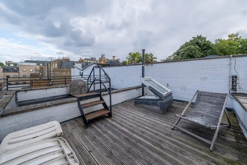 Lovely 2 Bedroom Apartment With Great Transport Links