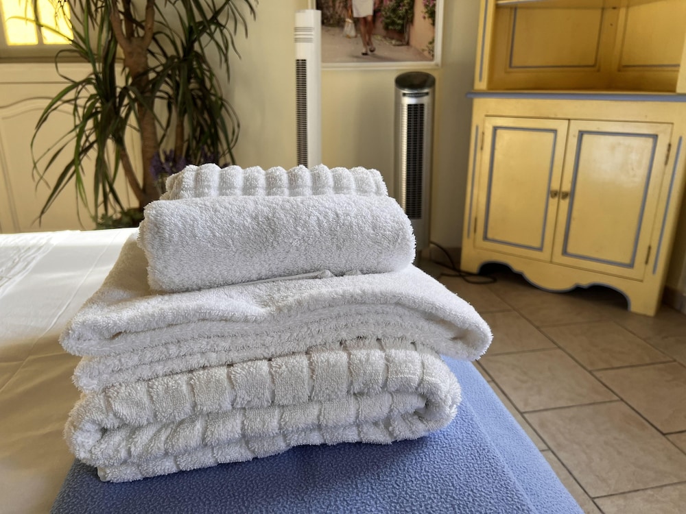 Very Charming Studio Apartment on Port in Cannes a Short Walk to Palais With Aircon and Internet - 411