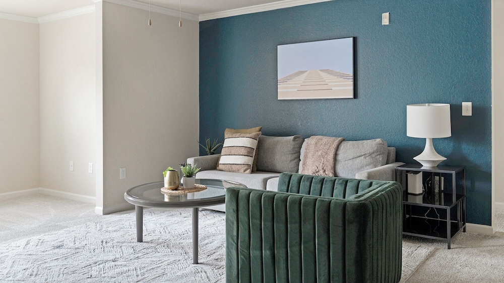 Landing Beautiful 1bd, Courtyard, Clubhouse