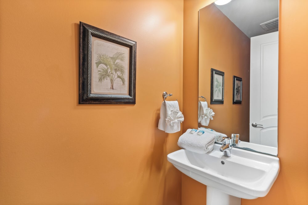 Turquoise Place 1807 D