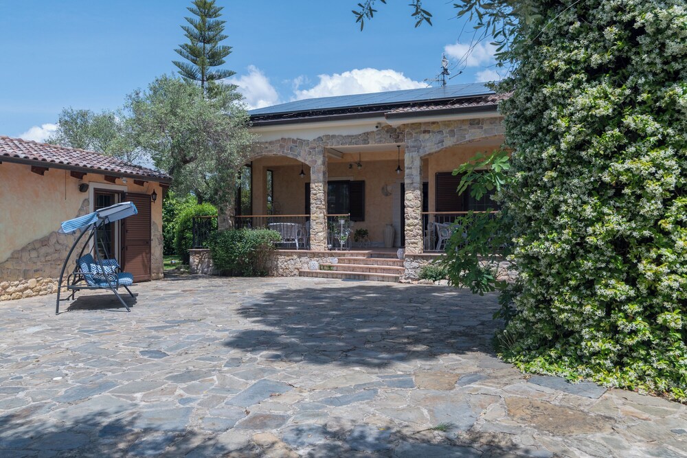 Dimora Patrizia With Pool
