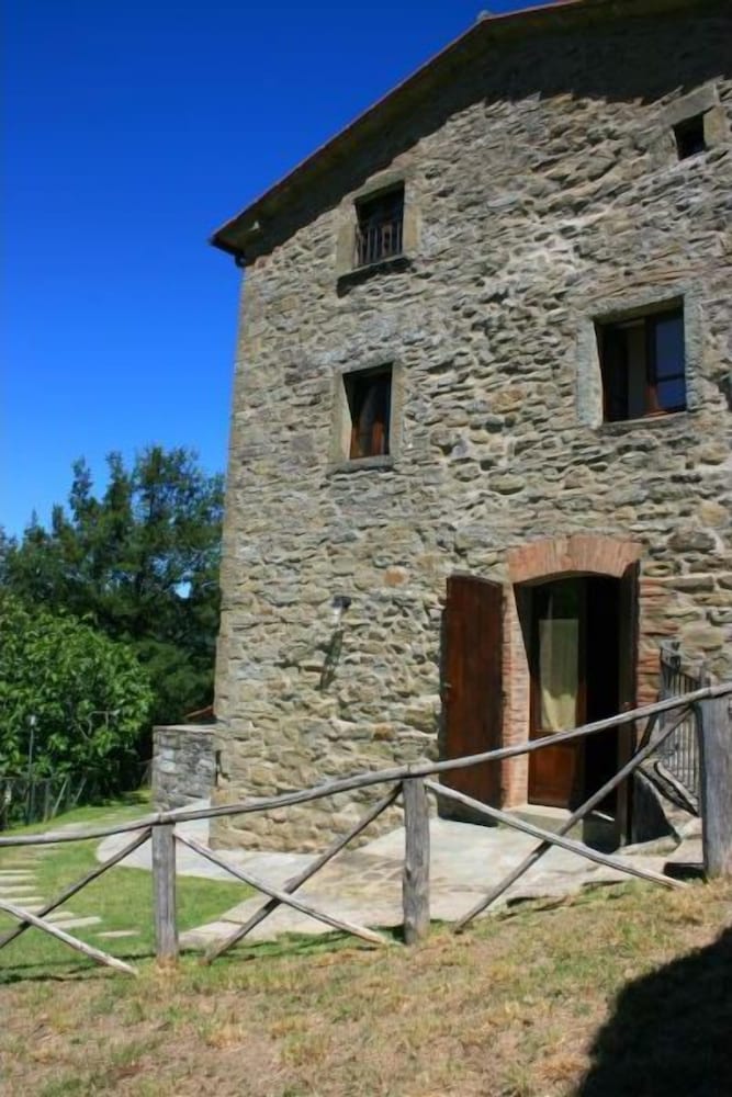 Cortona Vacations - Stunning private villa with private pool, WIFI, TV, pets allowed and parking, close to Cortona - Property Image 4