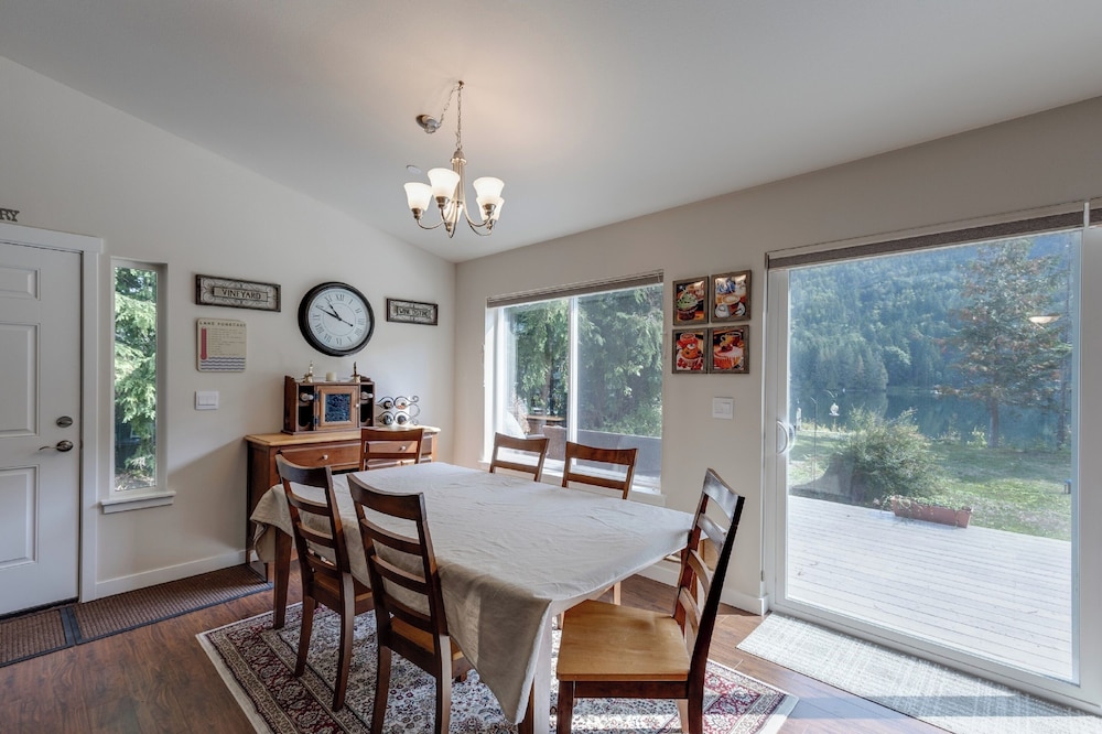 A Re-styled Single Story, 3-bedroom, 2-bath Ranch Style Cabin at Silver Lake