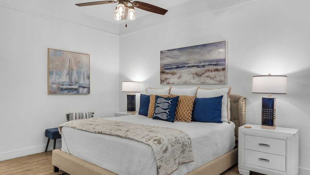 Charming Beach Cottage, 2 Pools and Tennis Access + Free Attraction Tickets!