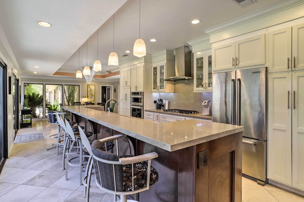 Pool, Grill & Game Room: Bermuda Dunes Oasis