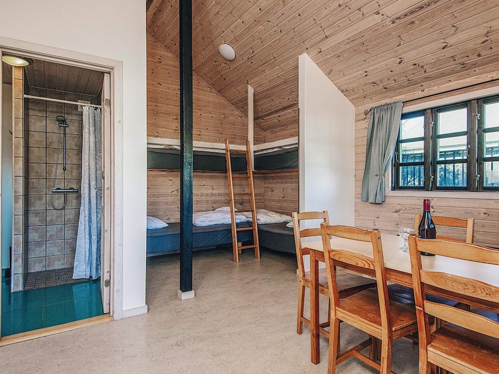 5 Person Relaxing Holiday Park Home in Ronde