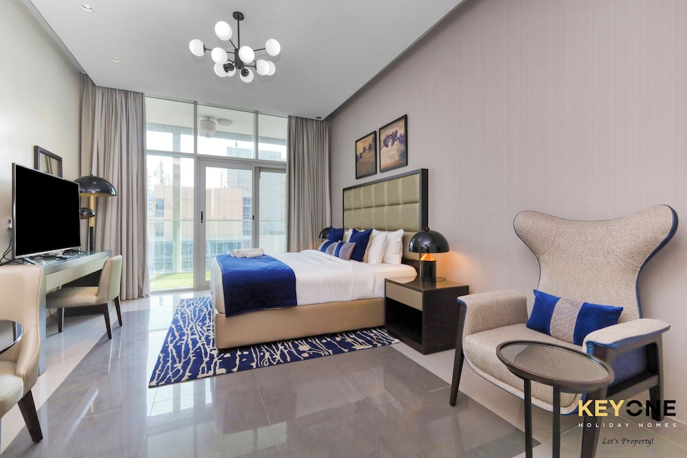 Majestine Stylish Studio with Canal View