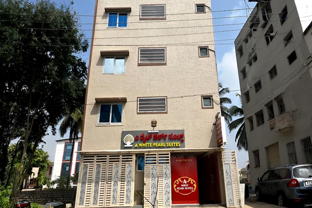 A White Pearl Suites