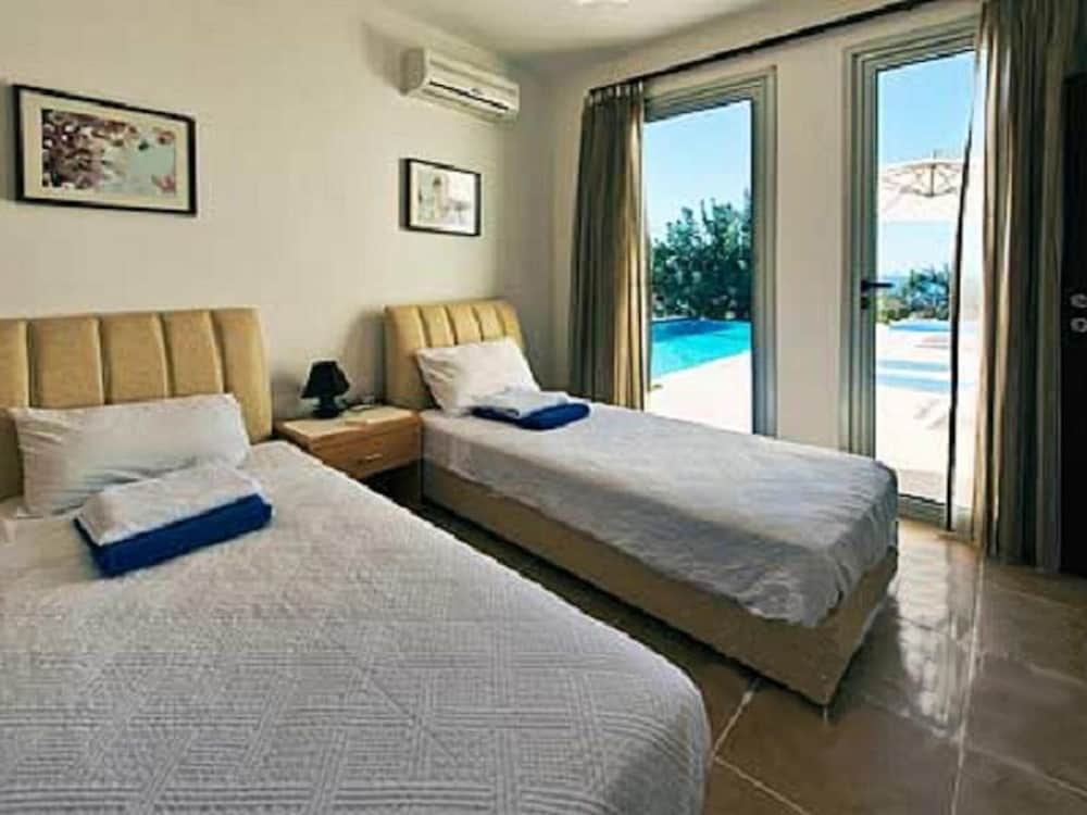 Sunny Villa, a Perfect Spacious Villa With Private Pool, Wifi & Ac in all Rooms view 4