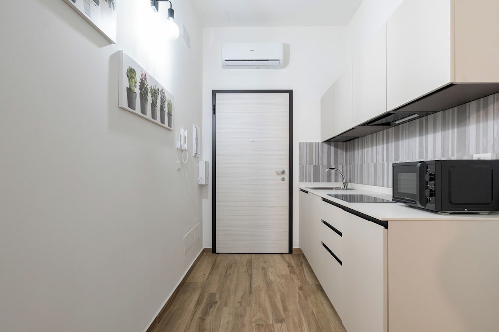 Nicolaus 204 - Brown & Grey Rooms by Wonderful Italy