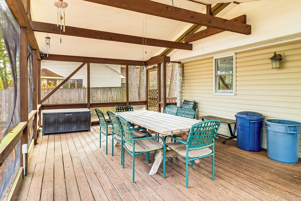 Screened Patio, Deck & Grill: Saint Inigoes Home!