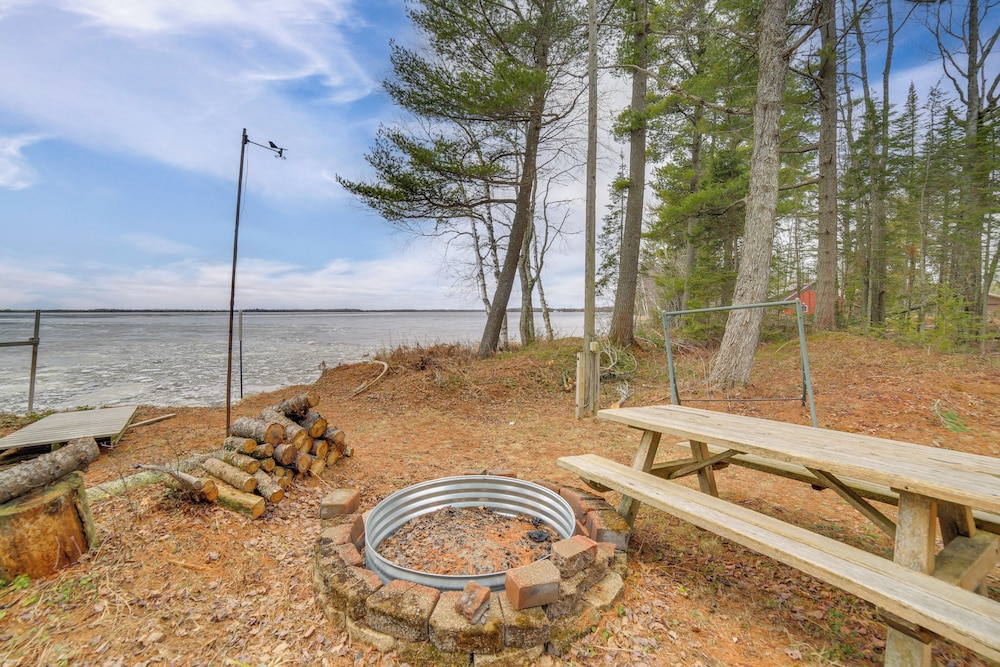 Dock & Fire Pit: Lakefront Cottage in Gould City!