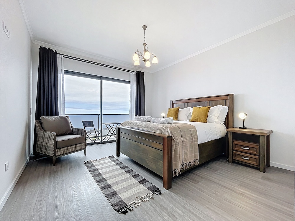 Blue Outlook Retreat by Atlantic Holiday