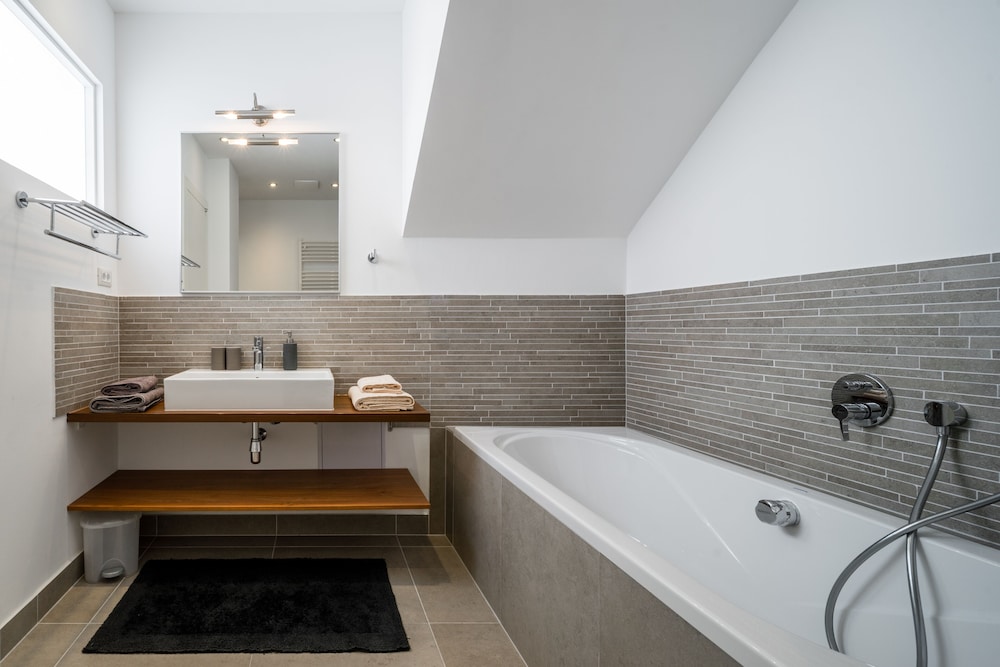 Acadia Beach Villas & Apartments, Slatine