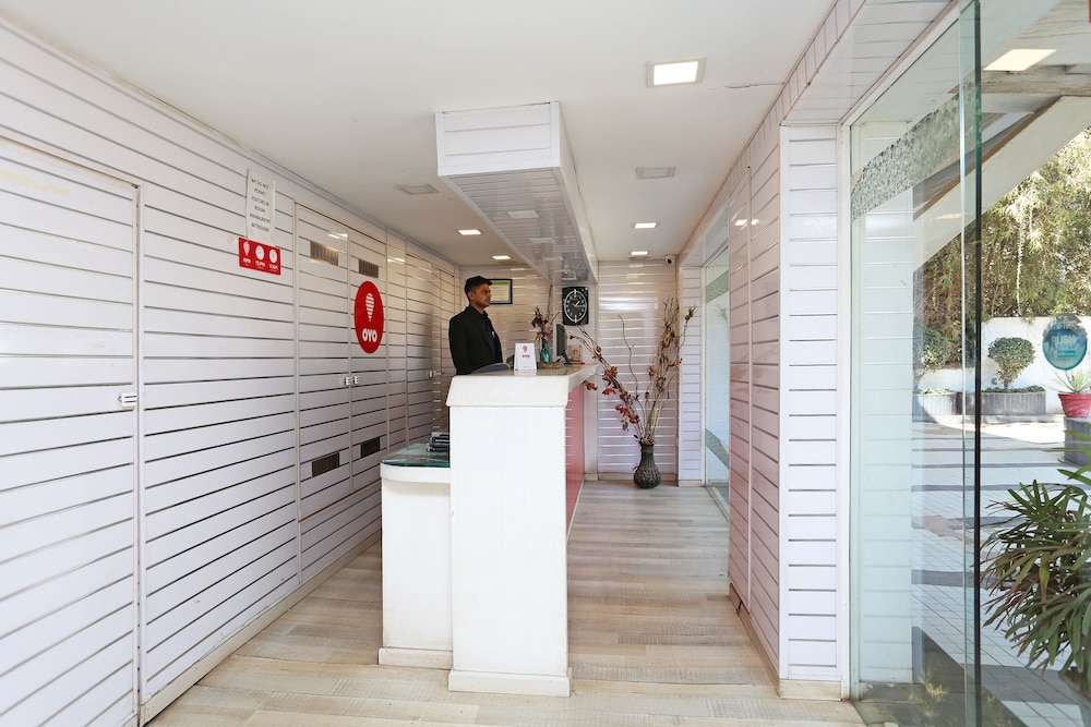 OYO 10690 Florence Hotel