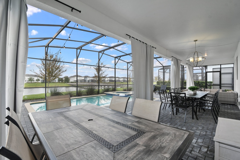 Epic Family Getaway: Themed Villa Near Disney !