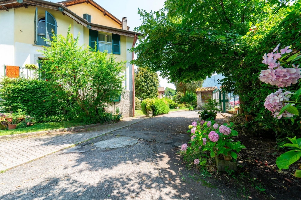 Tremezzina Charming Apartment by Wonderful Italy