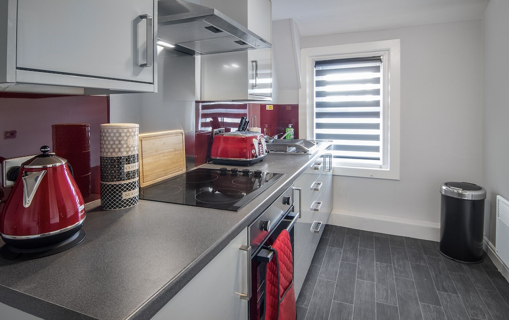 2 Bedrooms Sleeps 6 Near Top Blackpool Attractions view 4