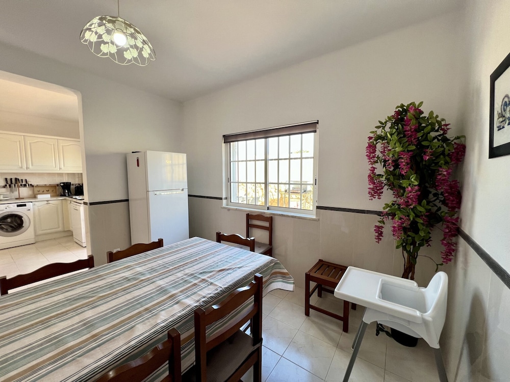 Pêra Stylish Villa With Pool by Homing