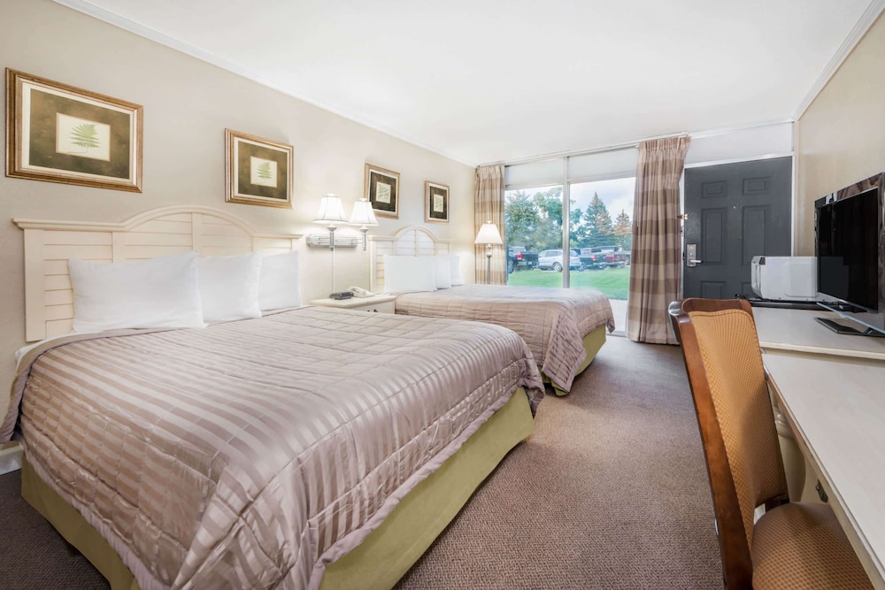 Burlington Vacations - Howard Johnson by Wyndham Burlington - Property Image 10