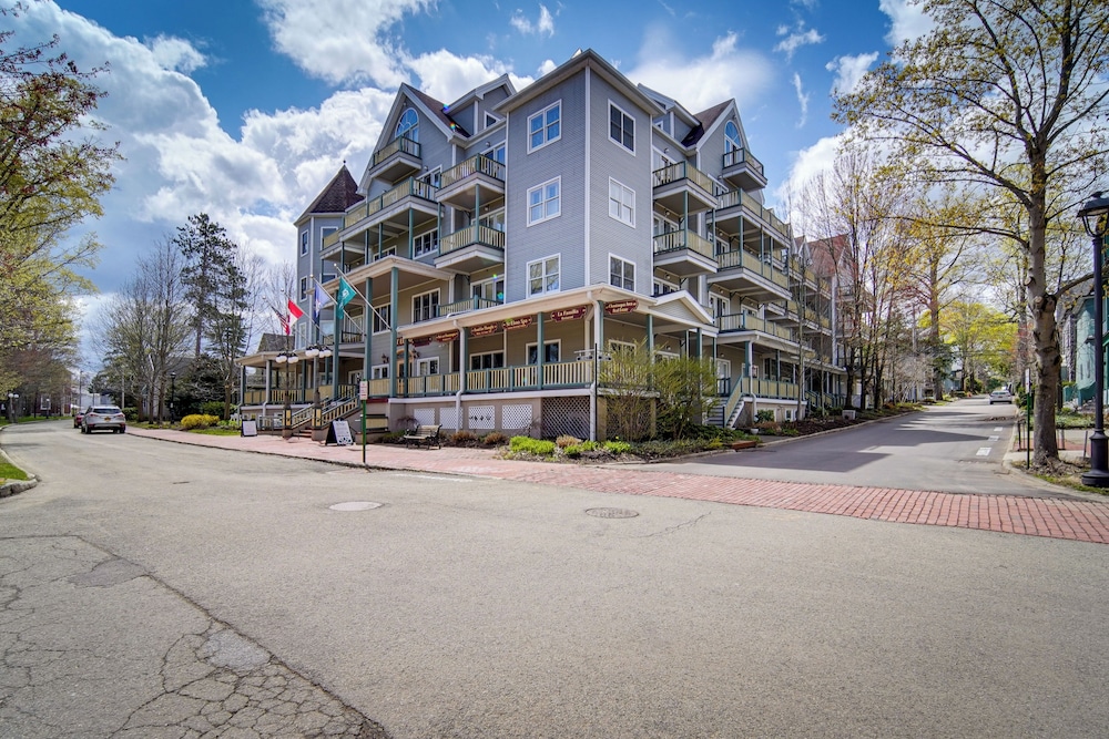 Experience Chautauqua! Newly Renovated Studio view 3
