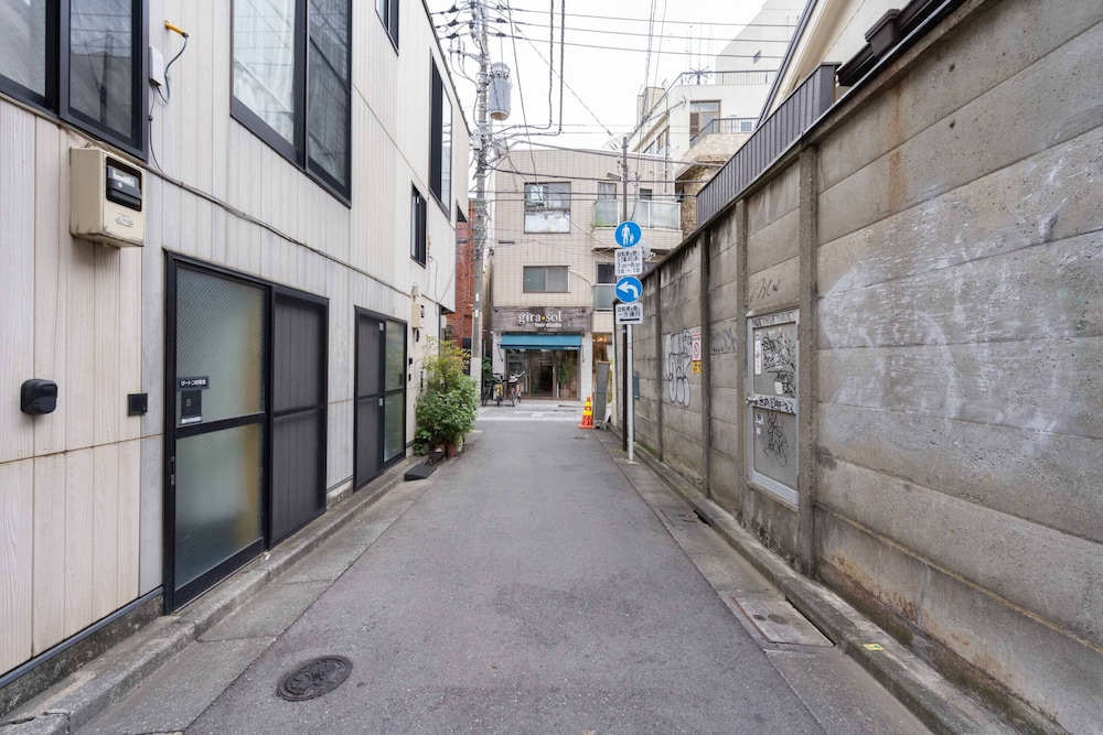 House Hotel nakano TNA