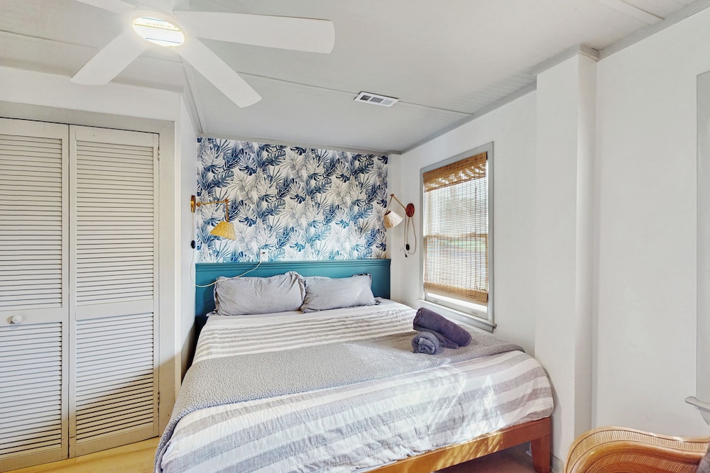 1BR Home w/ Outdoor Shower, Steps to Beach
