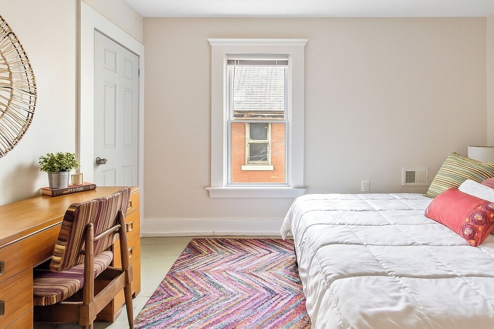 Detroit 6BR House Wifi, Parking, Pet Friendly