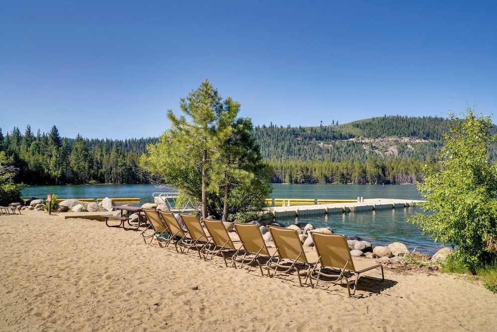 Near Ski Resorts & Trails: Truckee Home w/ Hot Tub